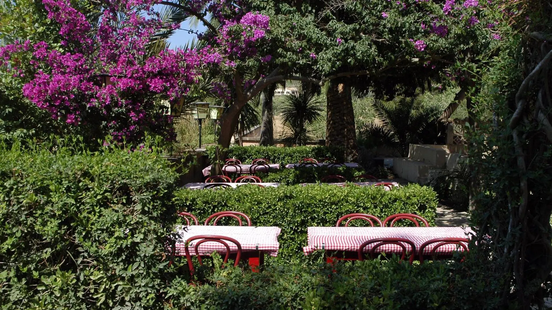 Fonda Las Palmeras Font de sa Cala Guest house